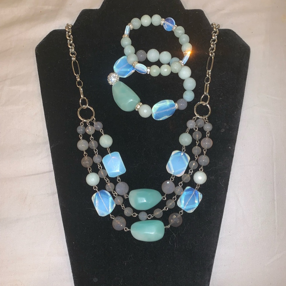 Stunning quality necklace and bracelet set